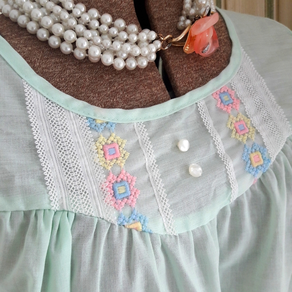 VTG "CAROLE" MINT GREEN NIGHTGOWN LIKE NEW!